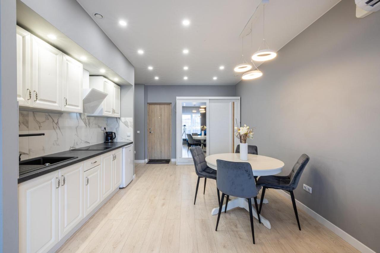 Dharma Stay Apartamentai Su Terasa Ir Vaizdu I Miesta Telšiai Exterior foto